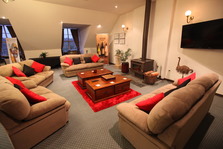 Guest lounge.JPG Guest lounge.JPG